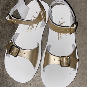 Gold buckle Sandals for girls
